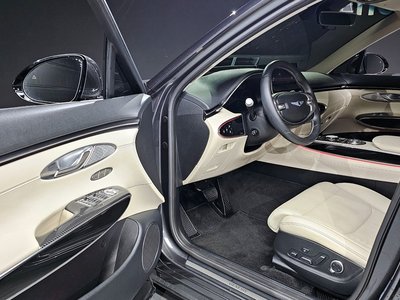 2022 Genesis GV70 thumbnail 13