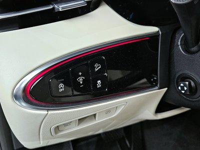 2022 Genesis GV70 thumbnail 28