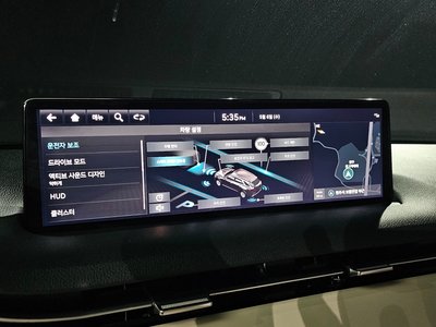 2022 Genesis GV70 thumbnail 25