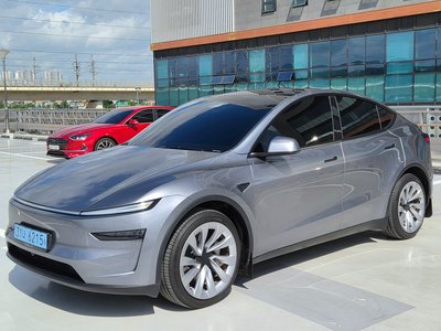 صورة 1 لـ 2025 Tesla MODEL Y
