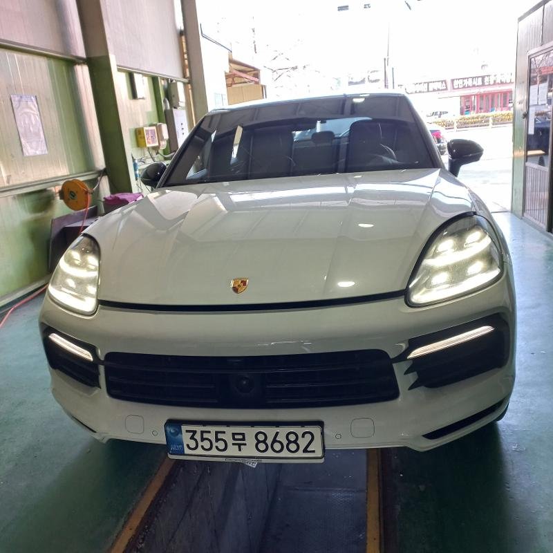 PORSCHE CAYENNE - View 1