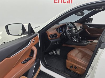 MASERATI LEVANTE - 10