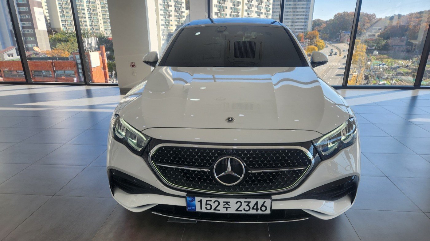 MERCEDES-BENZ E-CLASS - View 1