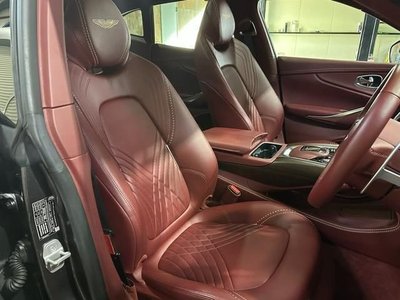 ASTON MARTIN DBX - 8