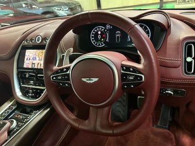 ASTON MARTIN DBX - 9