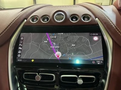 ASTON MARTIN DBX - 5