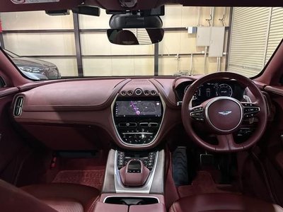 ASTON MARTIN DBX - 4