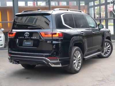 TOYOTA LAND CRUISER 300 - 7