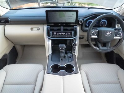 TOYOTA LAND CRUISER 300 - 8