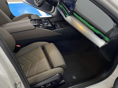 صورة مصغرة 11 لـ 2026 BMW 5 SERIES