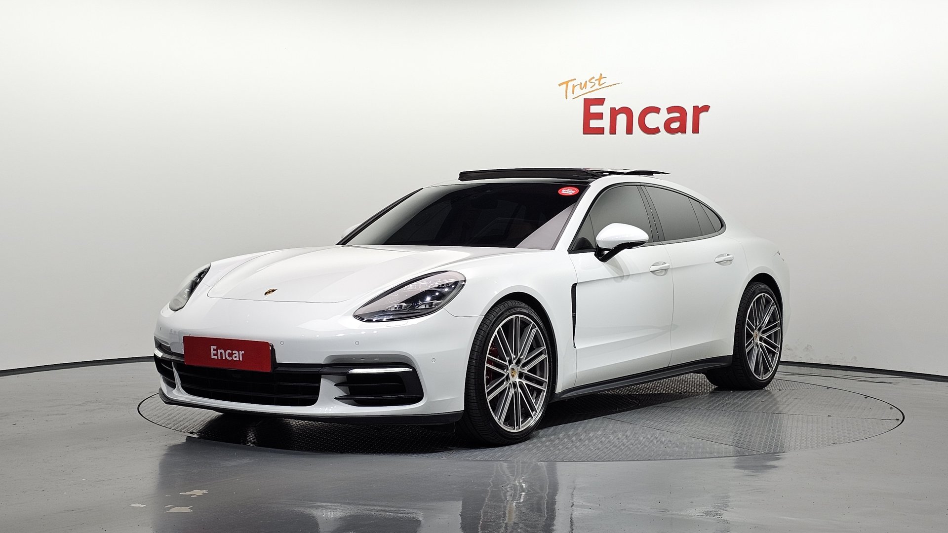 PORSCHE PANAMERA - View 1