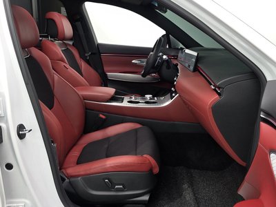 صورة 10 لـ 2024 Genesis GV70