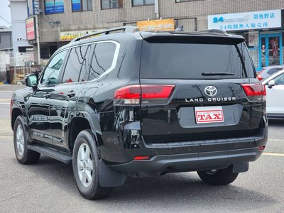 صورة مصغرة 12 لـ 2023 Toyota LAND CRUISER 300