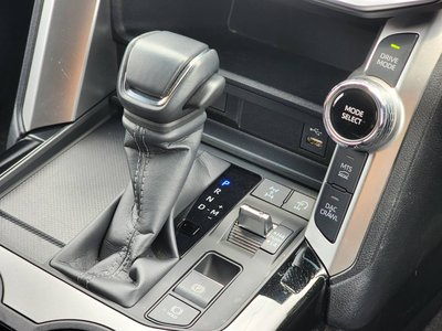 صورة مصغرة 18 لـ 2023 Toyota LAND CRUISER 300