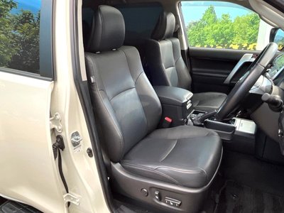 TOYOTA LAND CRUISER PRADO - 8