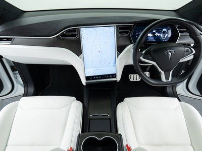 صورة 8 لـ 2017 Tesla MODEL X