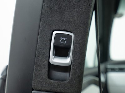 2017 Tesla MODEL X 缩略图 76