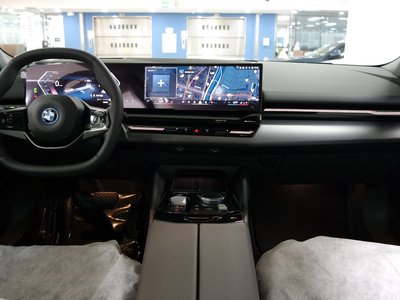 BMW I5 - 4