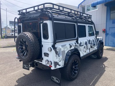 LAND ROVER DEFENDER - 10