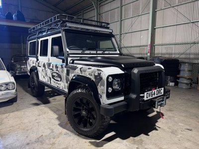 LAND ROVER DEFENDER - 2