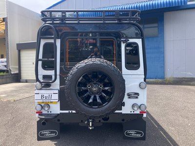 LAND ROVER DEFENDER - 9