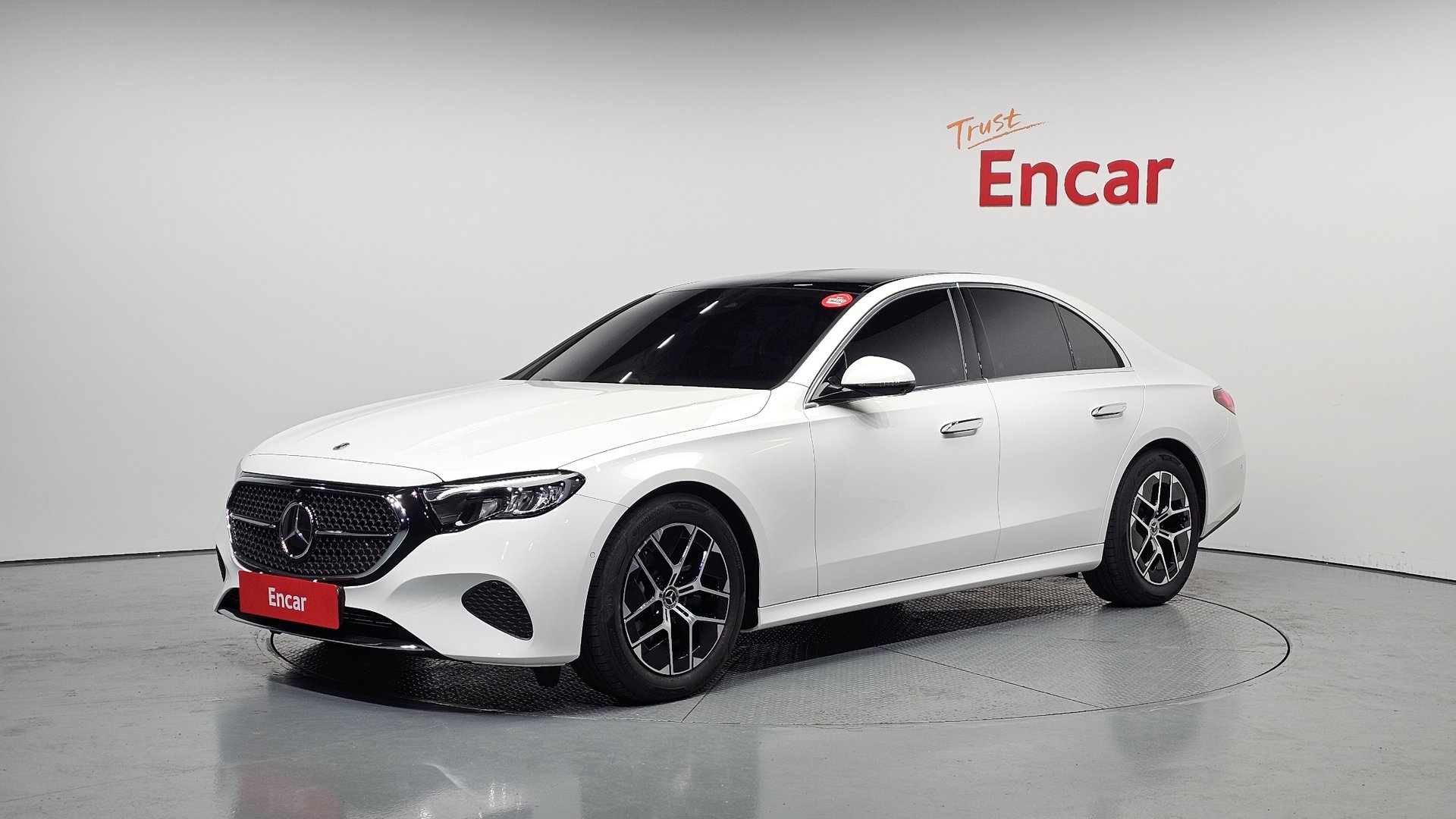 MERCEDES-BENZ E-CLASS - View 1