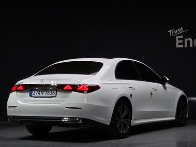 MERCEDES-BENZ E-CLASS - 4