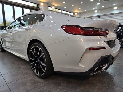 BMW 8 SERIES - 2