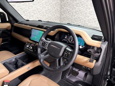 LAND ROVER DEFENDER - 10