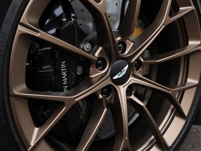 ASTON MARTIN VANTAGE - 9