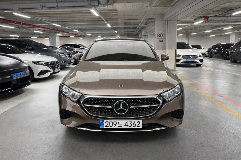 MERCEDES-BENZ E-CLASS - View 1