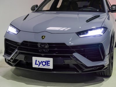 2025 Lamborghini URUS thumbnail 12