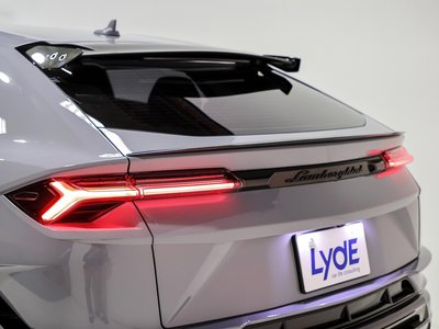 2025 Lamborghini URUS thumbnail 32