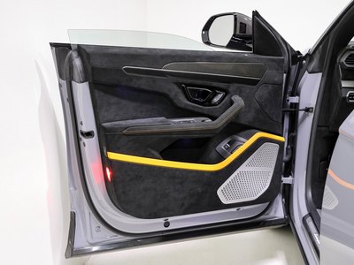 2025 Lamborghini URUS thumbnail 43