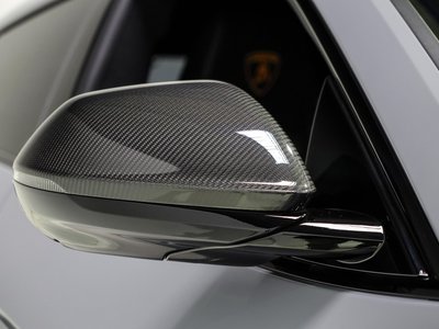 2025 Lamborghini URUS photo 10