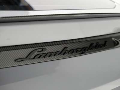 2025 Lamborghini URUS thumbnail 36