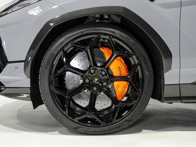 2025 Lamborghini URUS photo 7