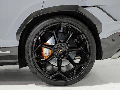 2025 Lamborghini URUS photo 8