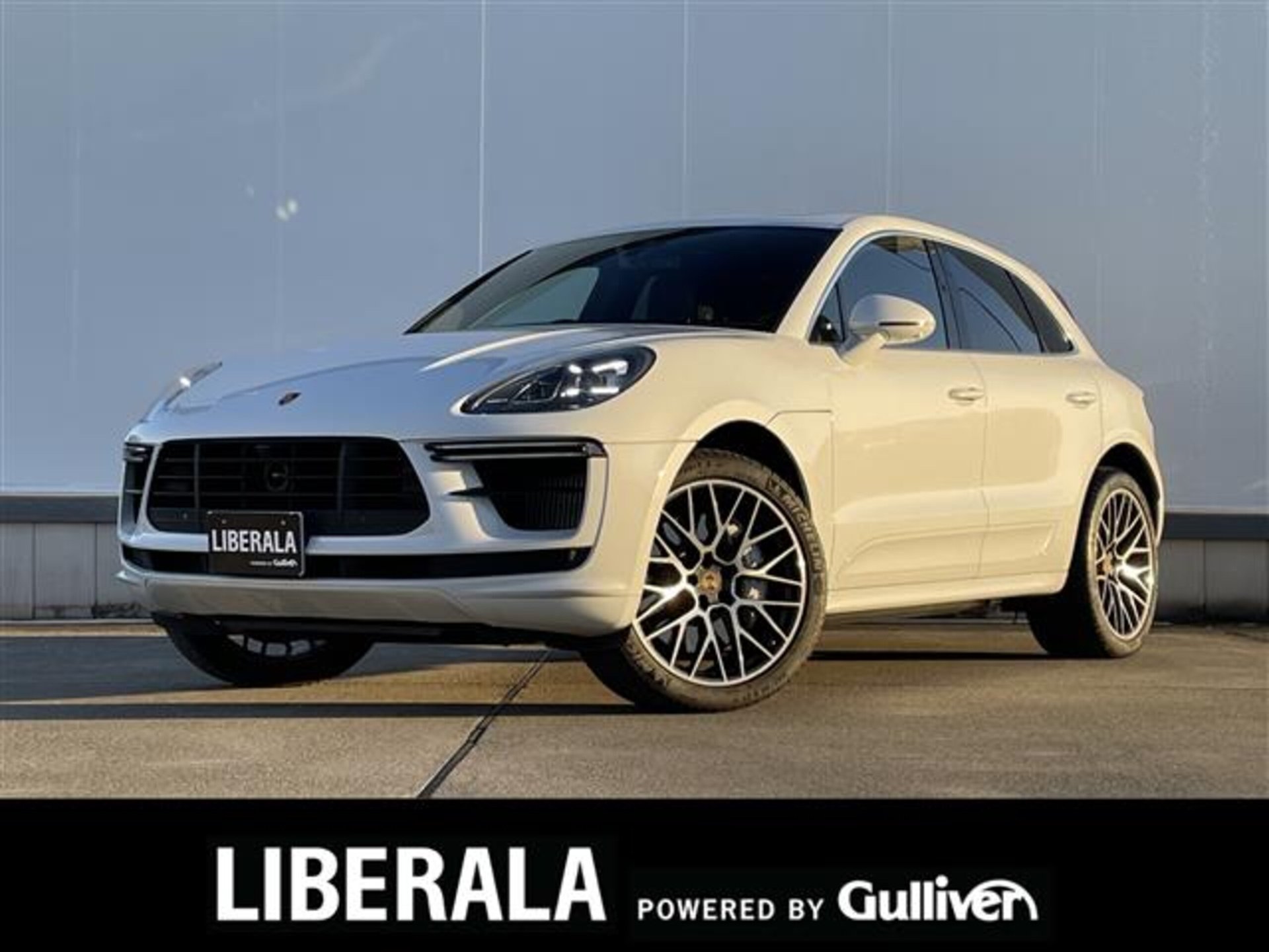 PORSCHE MACAN - View 1