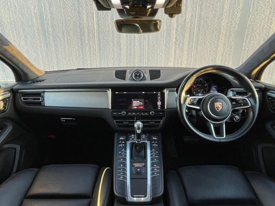 PORSCHE MACAN - 2
