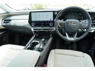 2023 Lexus RX photo 3