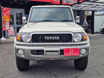 TOYOTA LAND CRUISER 70 - 8