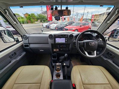 TOYOTA LAND CRUISER 70 - 5