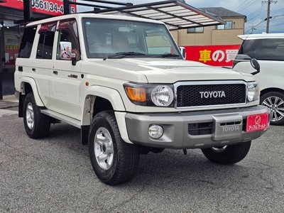 TOYOTA LAND CRUISER 70 - 7