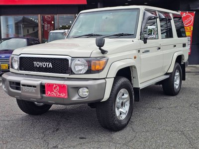 TOYOTA LAND CRUISER 70 - 9