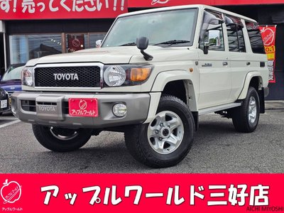 TOYOTA LAND CRUISER 70 - 1