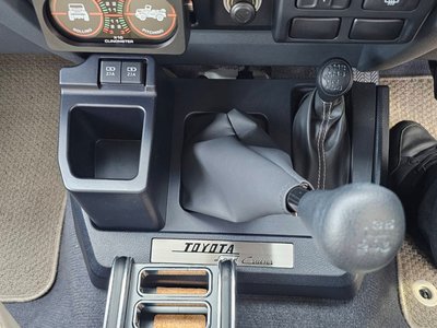 صورة مصغرة 24 لـ 2015 Toyota LAND CRUISER 70