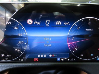 MERCEDES-BENZ E-CLASS - 8