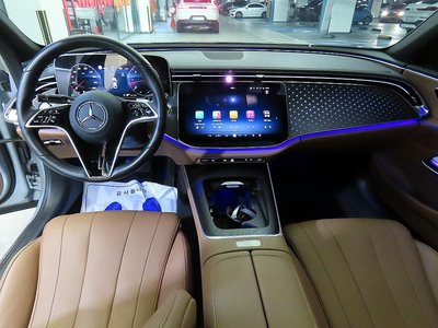 MERCEDES-BENZ E-CLASS - 4