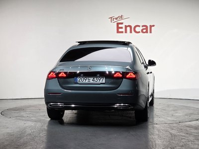 MERCEDES-BENZ E-CLASS - 4